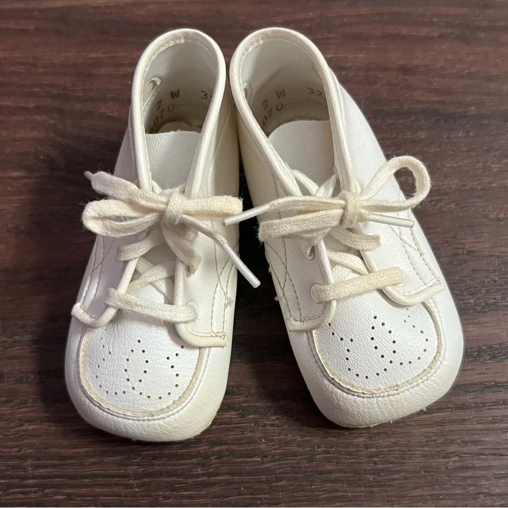 Vintage Doveen Baby Deer Baby Infant White crib shoes size 2